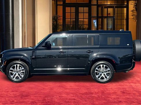 New 2026 Land Rover Defender 130 X-Dynamic SE AWD/4WD image 2