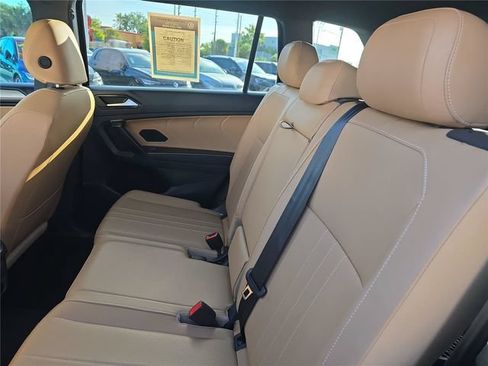 Used 2024 Volkswagen Tiguan SE FWD image 10