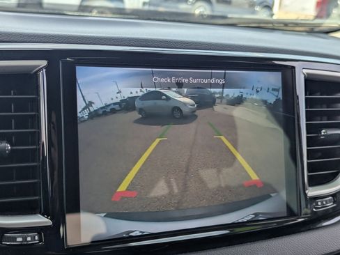 Used 2024 Chrysler Pacifica Touring-L image 21