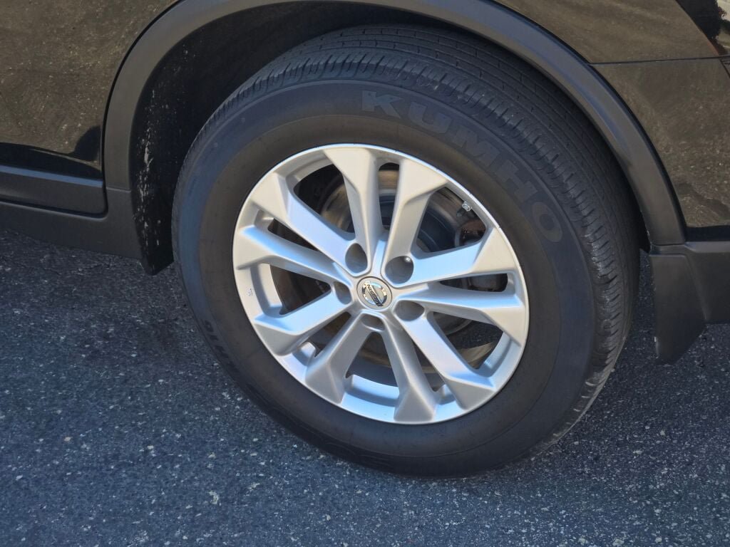 Used 2015 Nissan Rogue SV AWD/4WD image 13