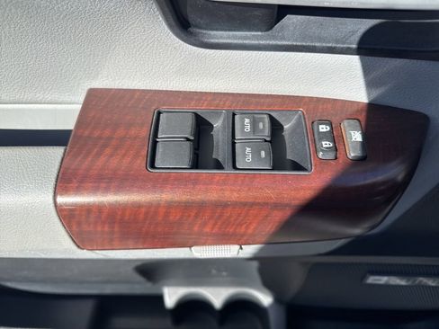 Used 2013 Toyota Sequoia Platinum image 30