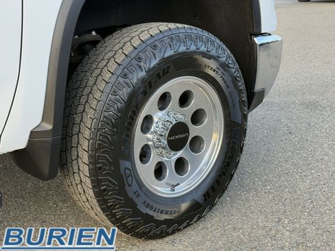 Used 2024 Chevrolet Silverado 2500 LT image 37