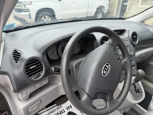 Used 2007 Kia Rondo LX w/ Convenience Pkg FWD image 20