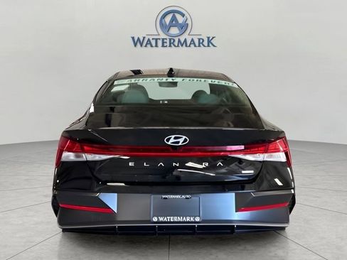 New 2025 Hyundai Elantra Limited image 17