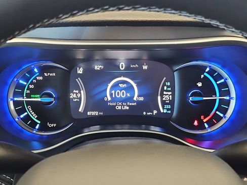 Used 2024 Chrysler Pacifica Limited FWD image 15