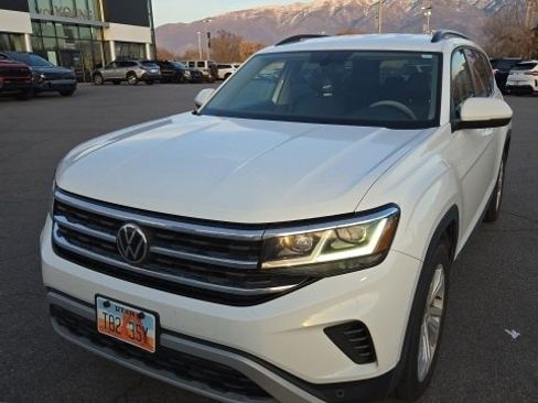 Used 2021 Volkswagen Atlas SE image 2
