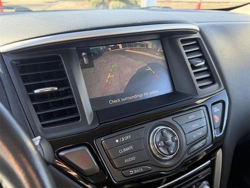 Used 2019 Nissan Pathfinder SV image 22