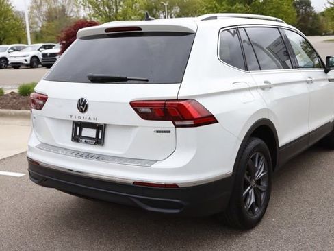 Used 2023 Volkswagen Tiguan SE AWD/4WD image 3