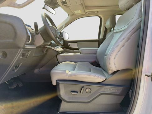 Used 2025 Ford Expedition Active RWD image 22