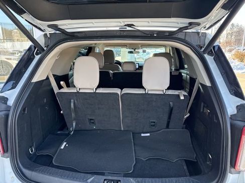 Used 2024 Ford Explorer XLT w/ Equipment Group 202A image 27