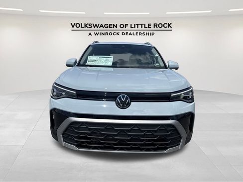 New 2025 Volkswagen Taos SE image 2