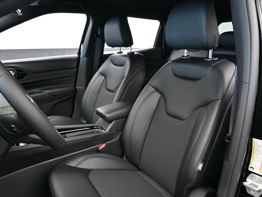 New 2026 Jeep Compass Latitude AWD/4WD image 10