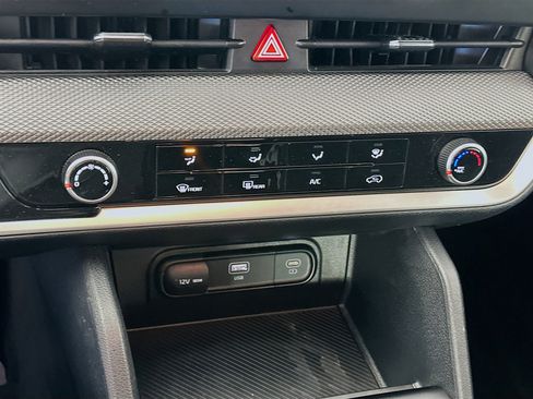 Used 2025 Kia Sportage LX image 22