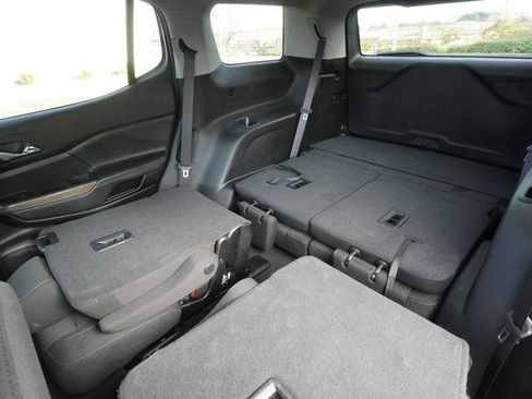 Used 2023 GMC Acadia SLE w/ Driver Convenience Package image 28