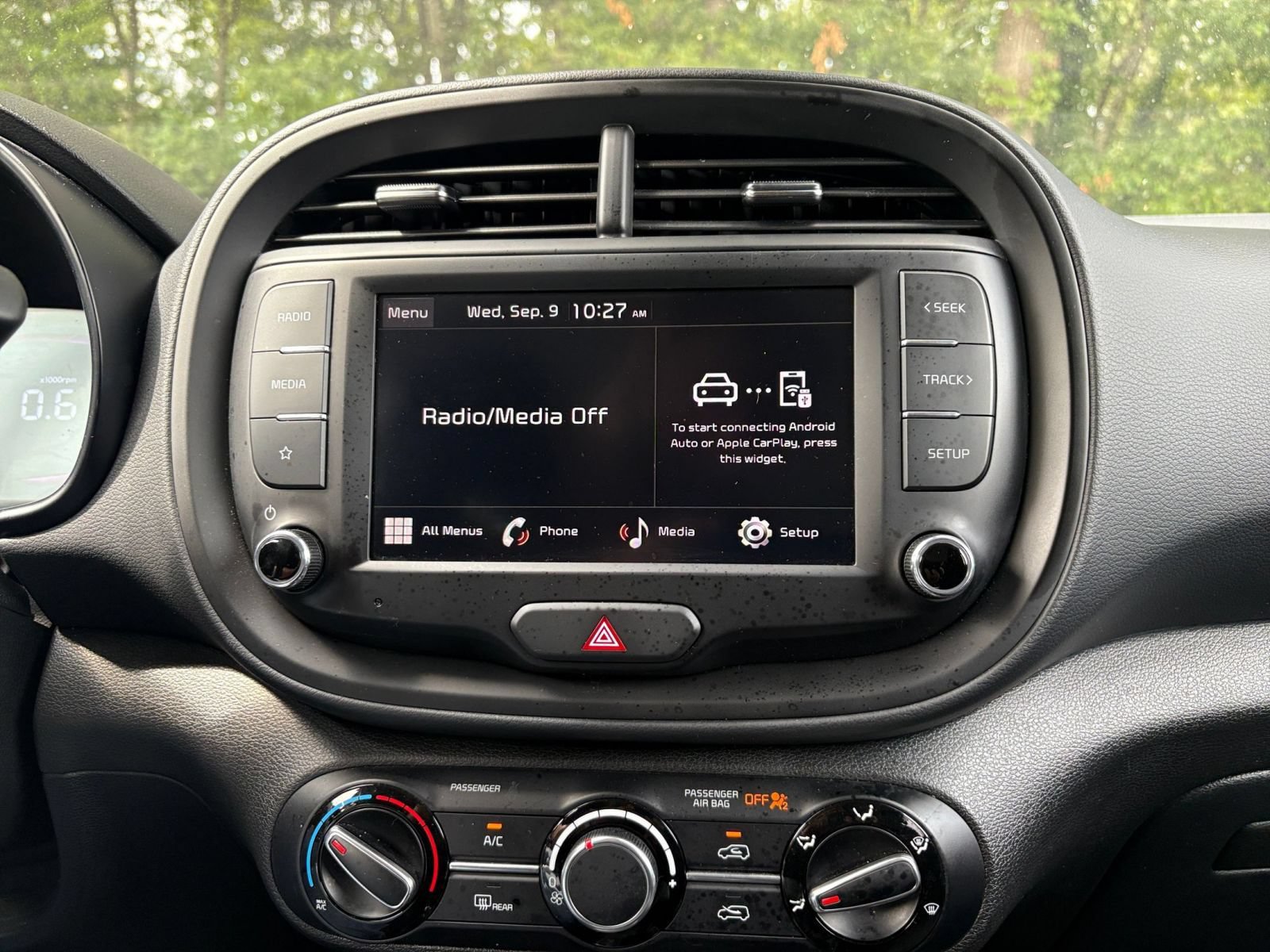 Used 2025 Kia Soul LX w/ LX Technology Package FWD image 16