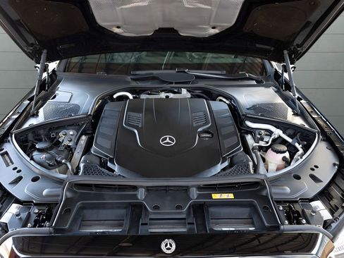 Used 2022 Mercedes-Benz S 580 4MATIC Sedan w/ AMG Line Package image 95