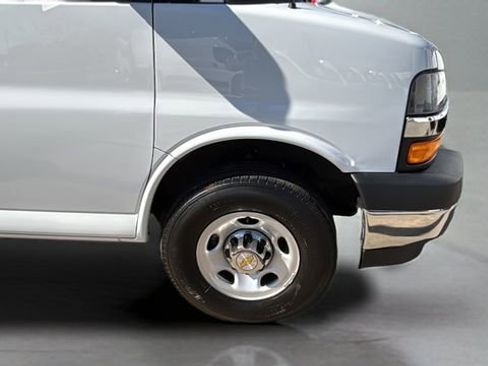 Used 2024 Chevrolet Express 3500 LT w/ LT Preferred Equipment Group RWD image 31
