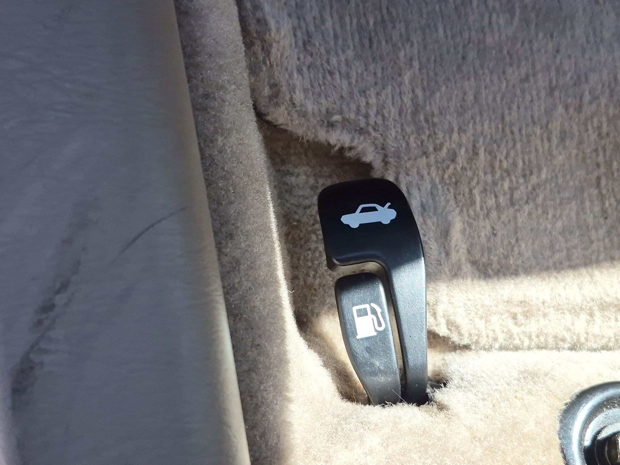 Used 1998 Toyota Camry LE FWD image 32