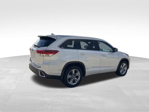 Used 2017 Toyota Highlander Limited image 4