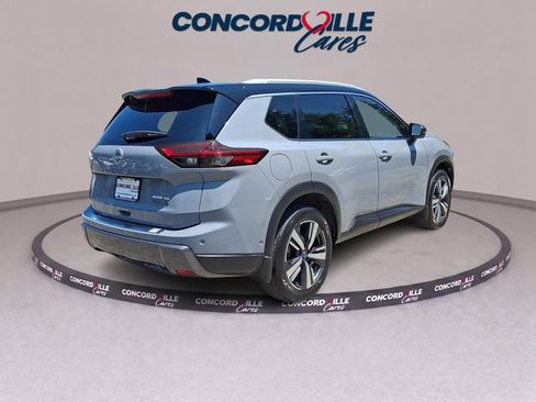 Certified 2025 Nissan Rogue SL w/ SL Premium Package AWD/4WD image 7