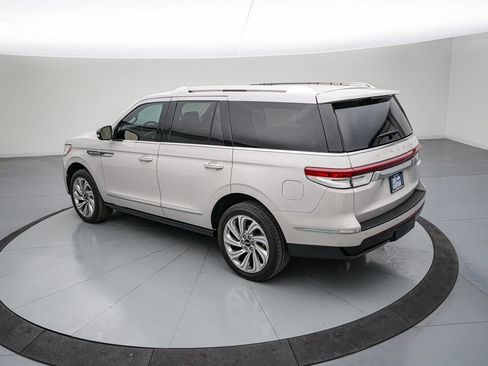 Used 2024 Lincoln Navigator Premiere image 6