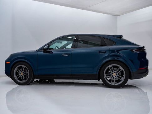 Certified 2024 Porsche Cayenne Coupe image 2