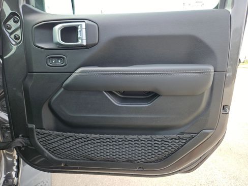 Used 2022 Jeep Gladiator Overland w/ Popular Equipment Package image 29