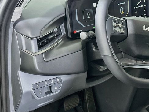 Used 2024 Kia EV9 Light Long Range RWD image 17