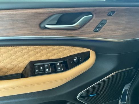 Used 2023 Jeep Grand Cherokee Summit w/ Luxury Tech Group V image 6