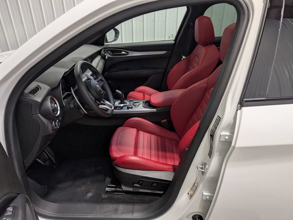 Used 2025 Alfa Romeo Stelvio Sprint w/ Veloce Package AWD/4WD image 15