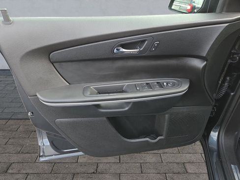 Used 2012 GMC Acadia SLE image 10