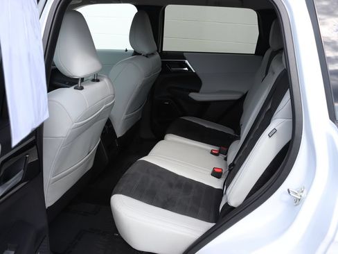 Used 2025 Mitsubishi Outlander SE AWD/4WD image 11