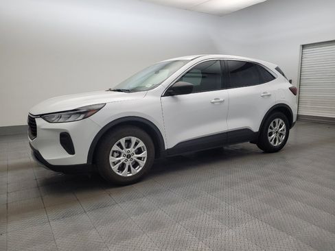 Used 2023 Ford Escape Active w/ Cold Weather Package image 2