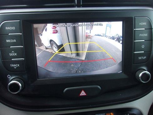 Used 2021 Kia Soul LX image 11