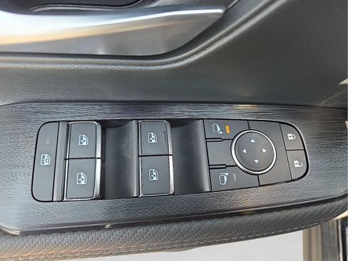 New 2026 Nissan Kicks SR image 15