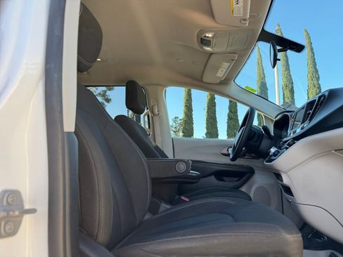 Used 2021 Chrysler Voyager LX image 19