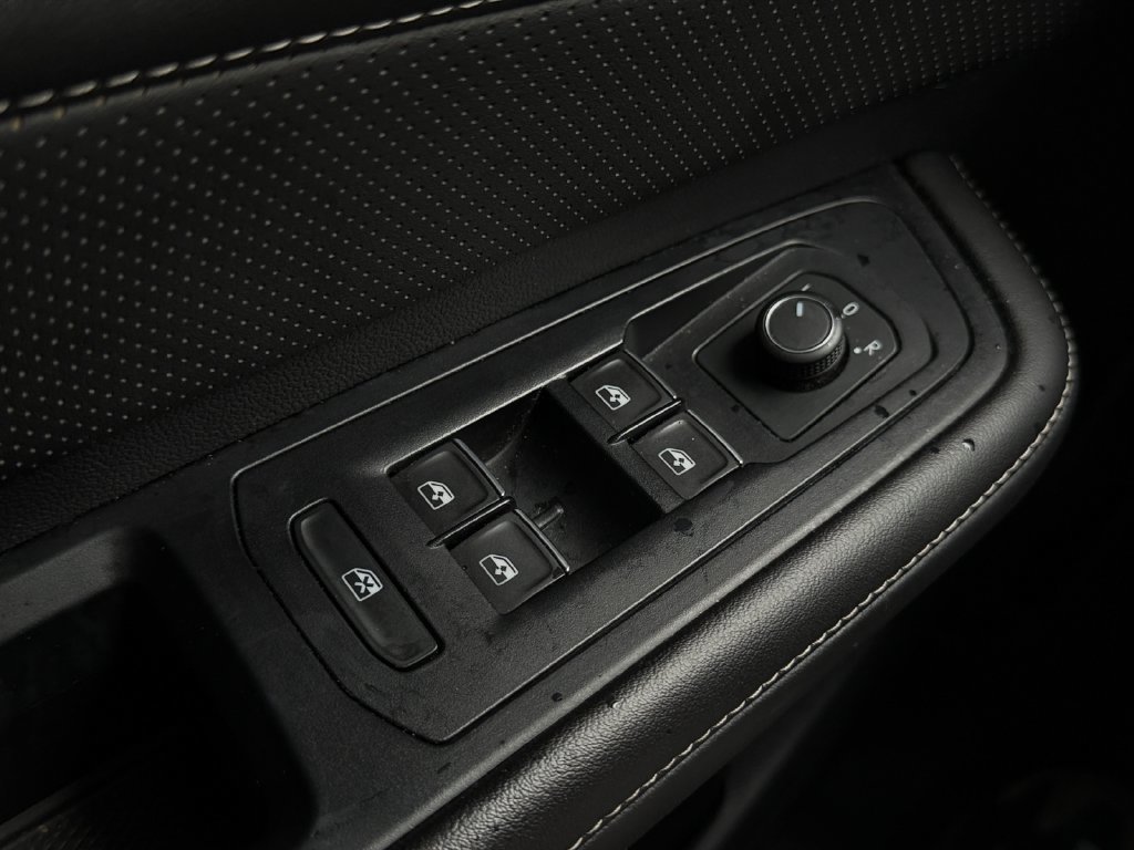 Used 2024 Volkswagen Atlas SE w/ Panoramic Sunroof Package FWD image 25