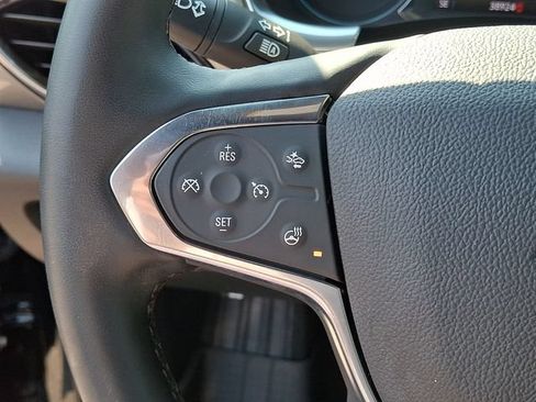 Used 2023 Chevrolet Traverse LT w/ LPO, Floor Liner Package FWD image 17
