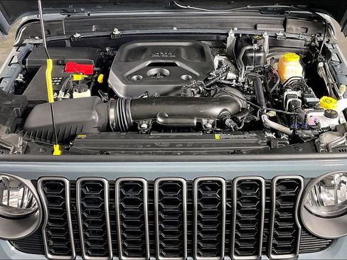 Used 2025 Jeep Wrangler Sport image 12