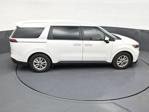 Used 2024 Kia Carnival LX FWD image 17
