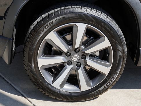 Used 2023 Honda Pilot Touring image 11