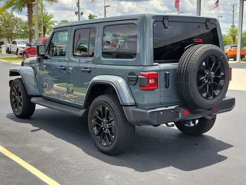 Used 2025 Jeep Wrangler Unlimited Sahara AWD/4WD image 5