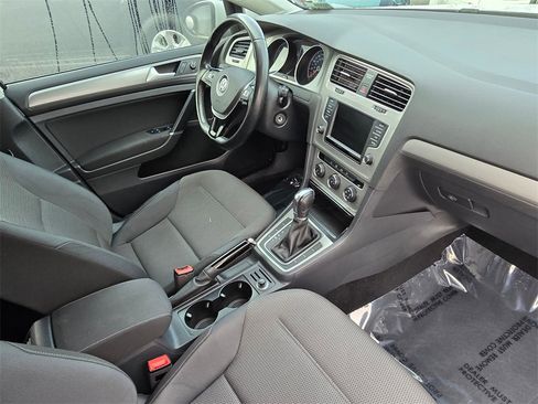 Used 2016 Volkswagen Golf S image 10