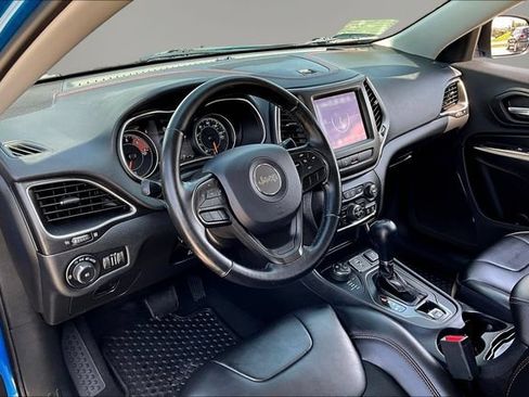Used 2020 Jeep Cherokee Trailhawk w/ Cold Weather Group AWD/4WD image 17