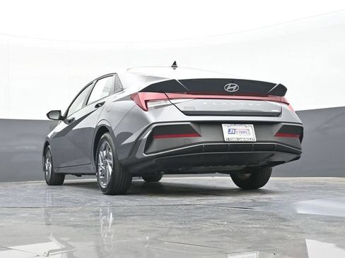 Used 2025 Hyundai Elantra Hybrid FWD image 45