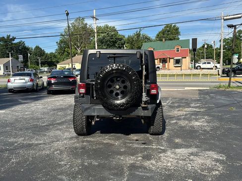 Used 2016 Jeep Wrangler Unlimited Rubicon w/ Connectivity Group AWD/4WD image 6