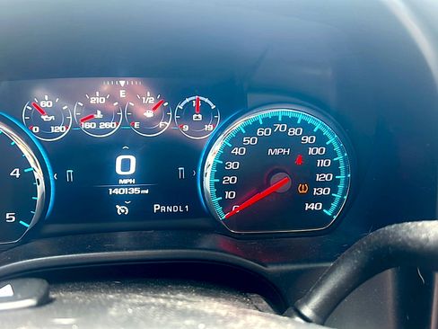 Used 2019 GMC Sierra 2500 Denali w/ Duramax Plus Package AWD/4WD image 8