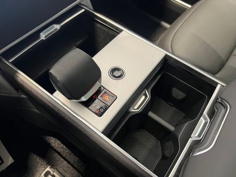 New 2025 Land Rover Range Rover SE image 31