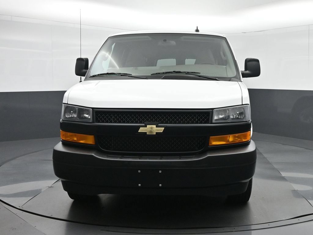 Used 2023 Chevrolet Express 3500 LS RWD image 2