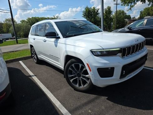 Used 2021 Jeep Grand Cherokee L Overland w/ Luxury Tech Group IV AWD/4WD image 3